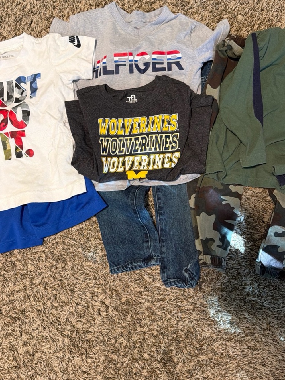 3T boys bundle 7 pieces. Outfits